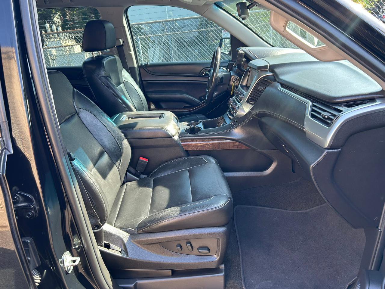 Used 2018 Chevrolet Suburban LT AWD/4WD image 17