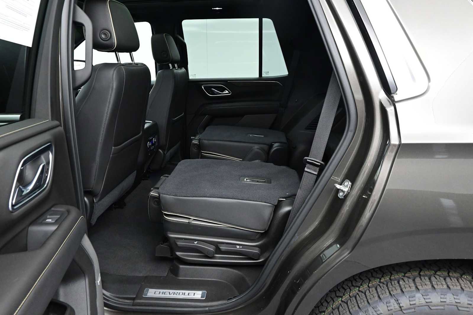 Used 2021 Chevrolet Tahoe Premier w/ Premium Package AWD/4WD image 86