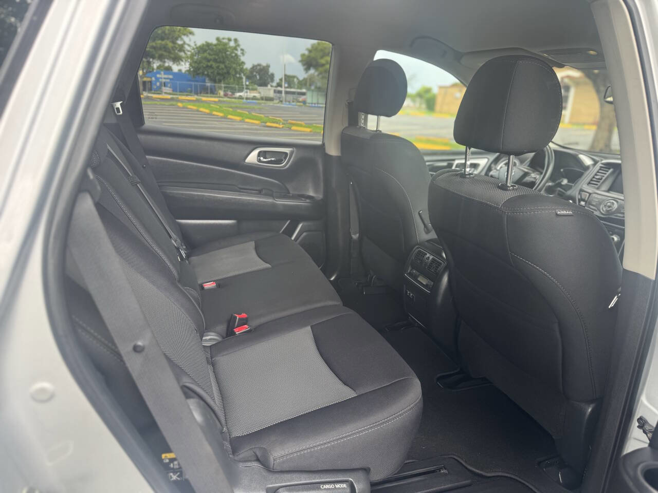 Used 2019 Nissan Pathfinder SV image 9