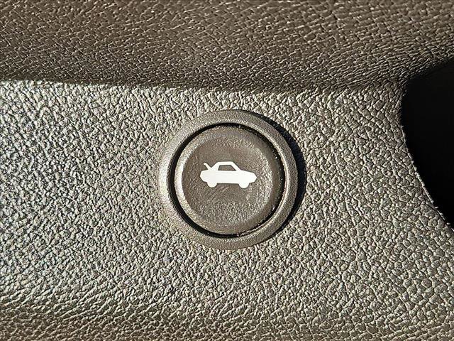 Used 2011 Chevrolet Camaro LS RWD image 7