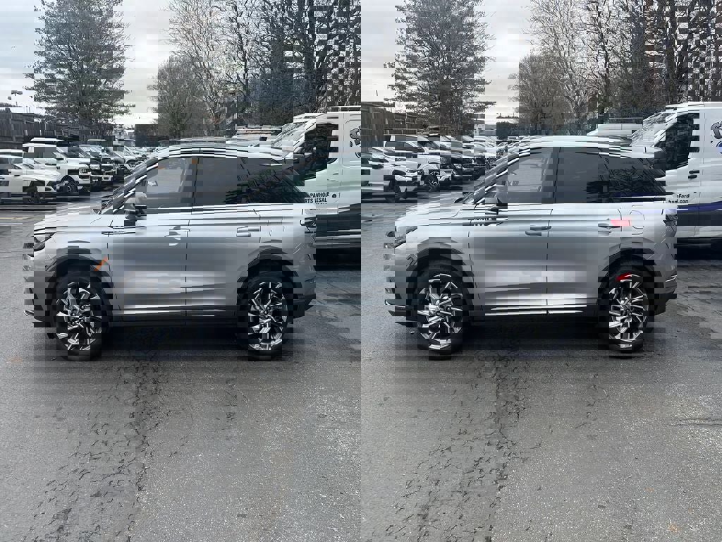 Used 2023 Lincoln Corsair AWD w/ Equipment Group 101A image 8