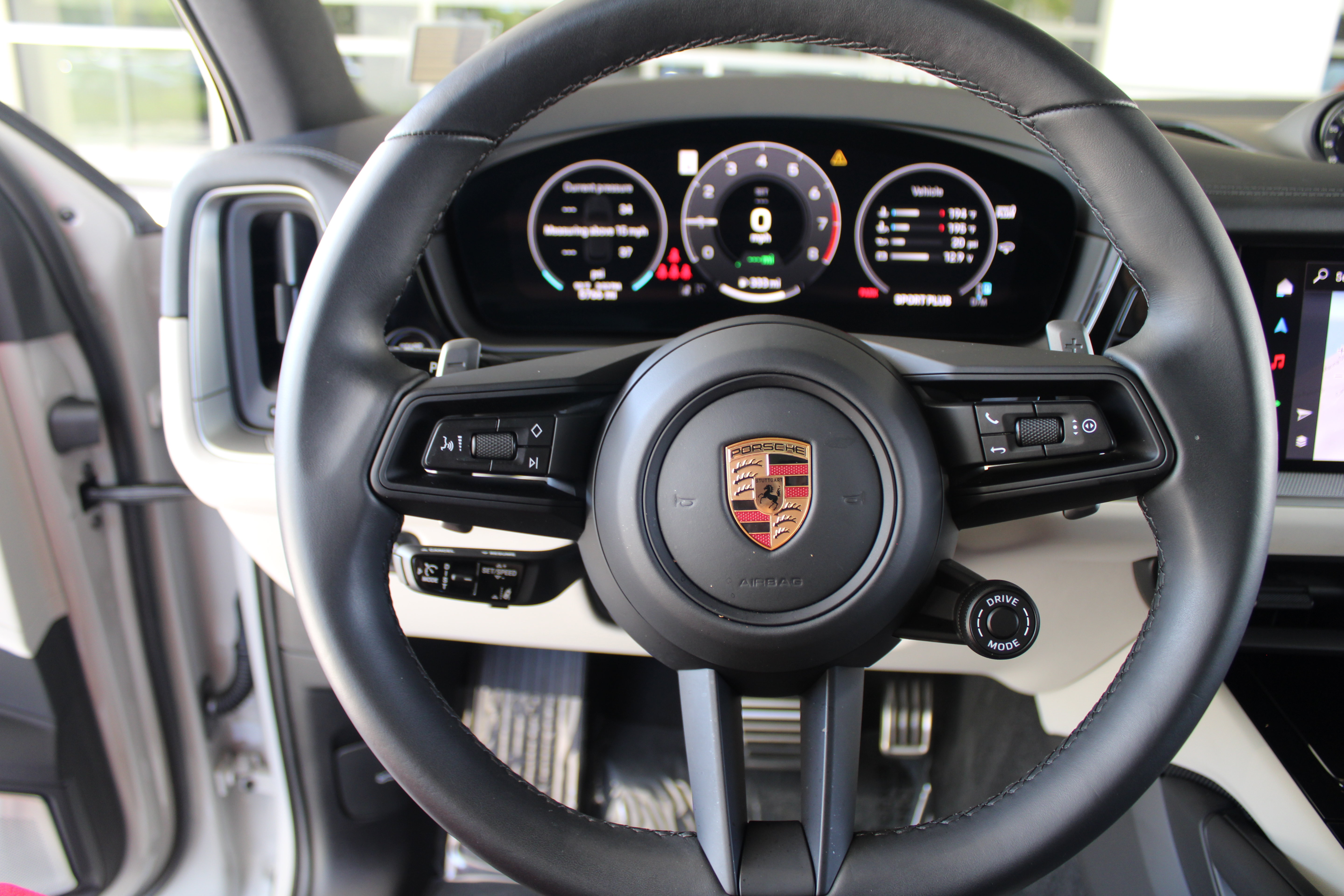 Certified 2025 Porsche Cayenne S AWD/4WD image 18