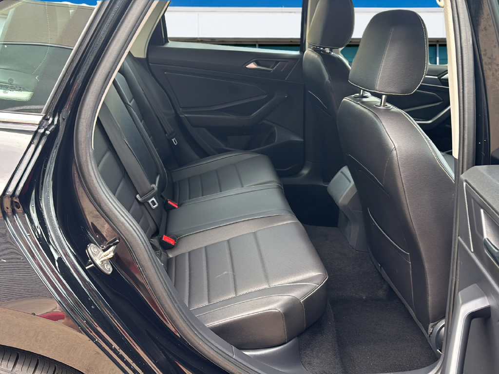 Used 2024 Volkswagen Jetta SE FWD image 17