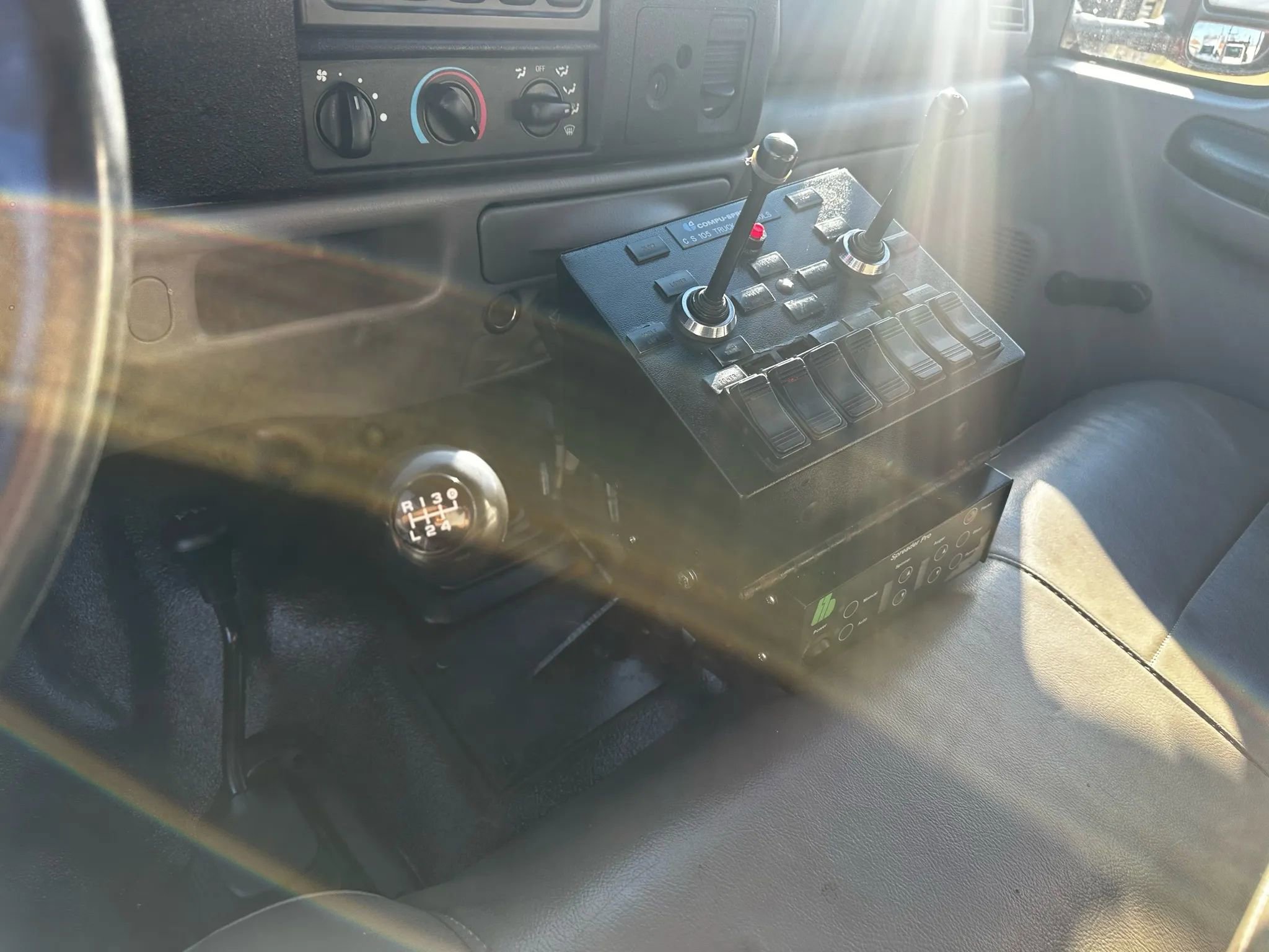 Used 2003 Ford F550 4x4 Regular Cab Super Duty image 9