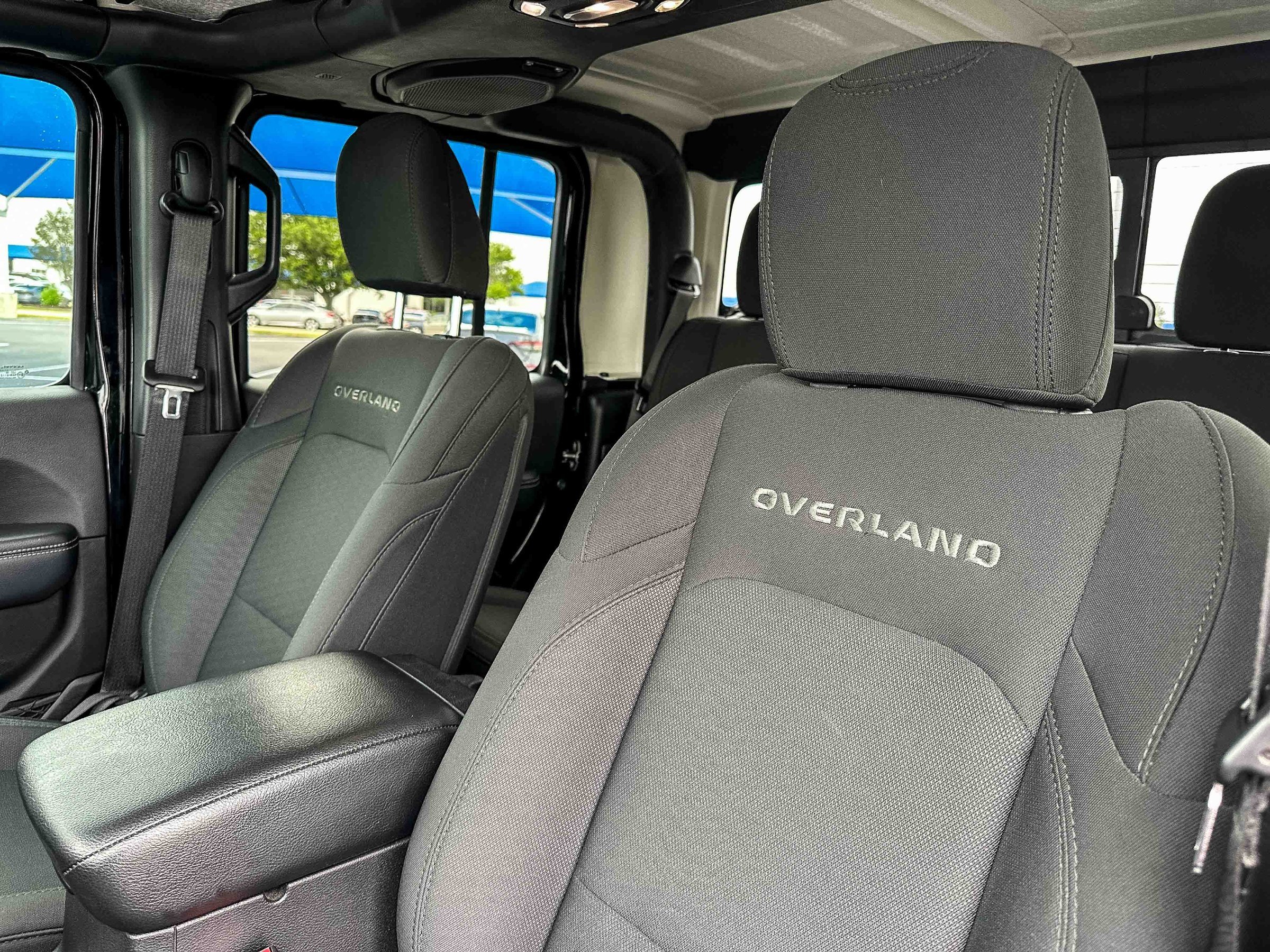 Used 2020 Jeep Gladiator Overland AWD/4WD image 14