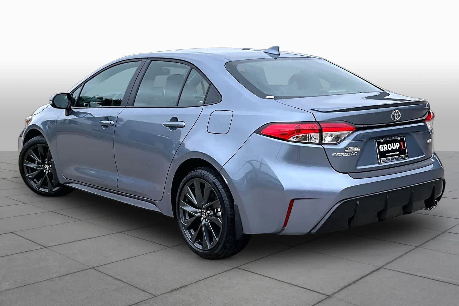 Used 2025 Toyota Corolla SE FWD image 12