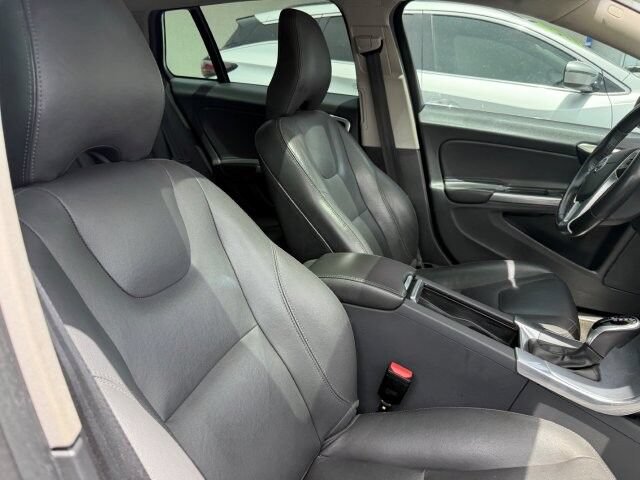 Used 2018 Volvo V60 T5 Cross Country AWD/4WD image 12
