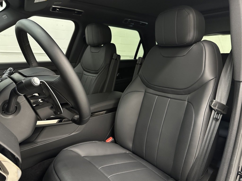 Used 2025 Land Rover Range Rover Sport Dynamic SE image 12