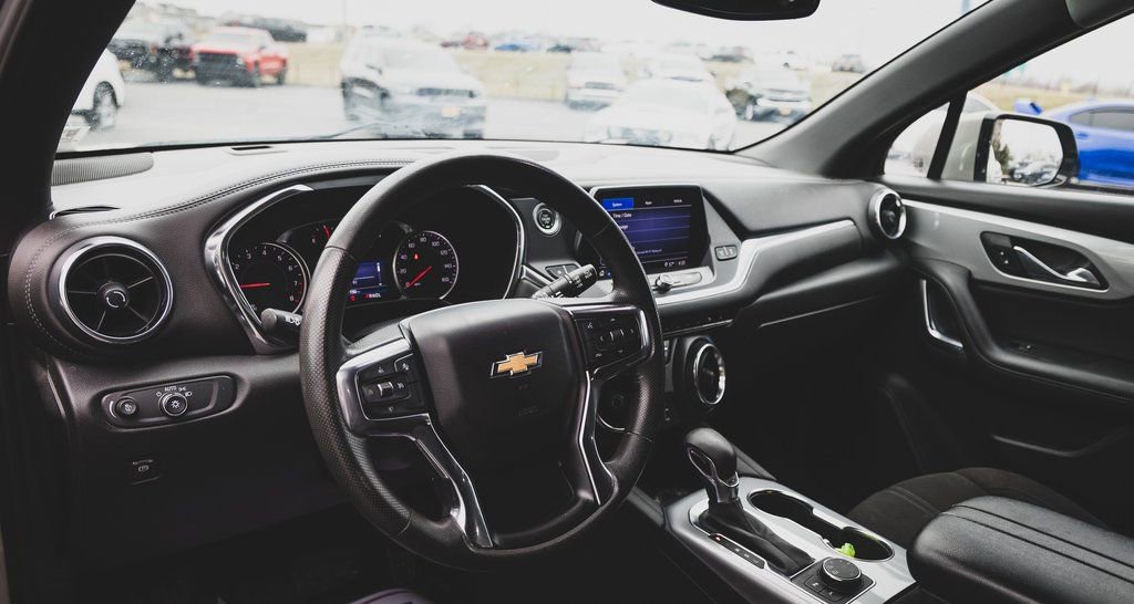 Used 2021 Chevrolet Blazer LT image 2