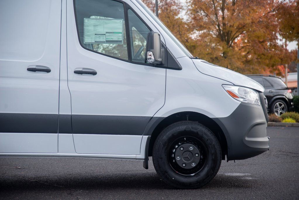 New 2025 Mercedes-Benz Sprinter 4500 image 9