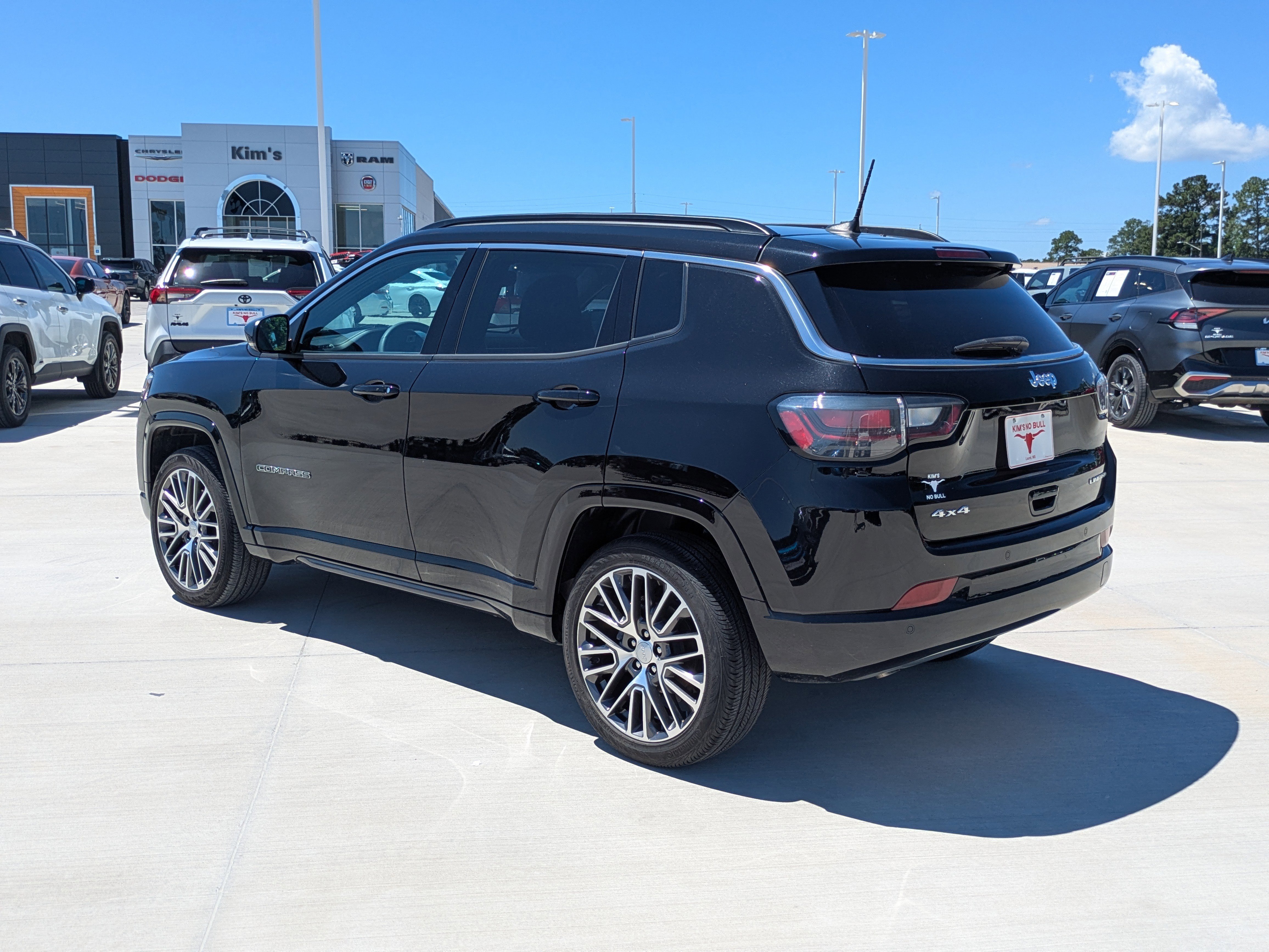Used 2024 Jeep Compass Limited w/ Elite Group AWD/4WD image 3