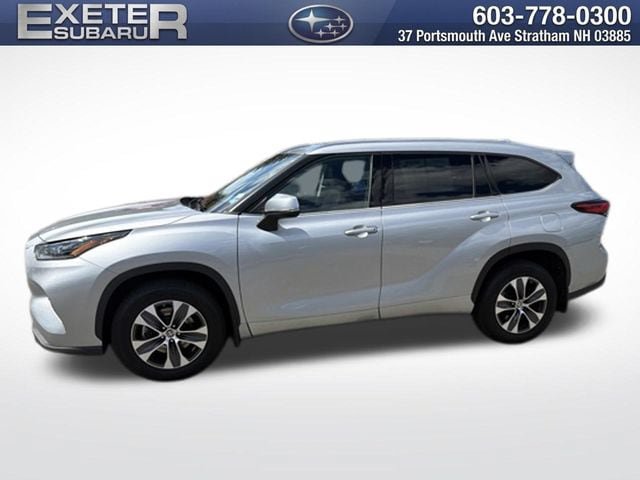 Used 2021 Toyota Highlander XLE AWD/4WD image 1