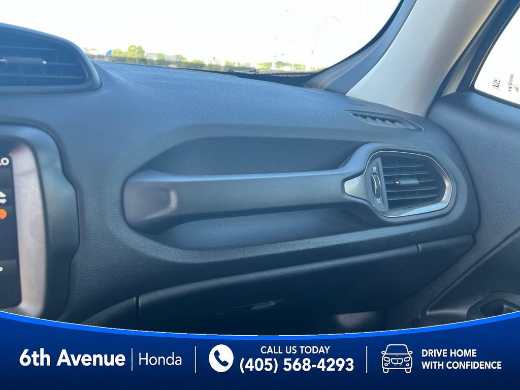 Used 2023 Jeep Renegade Latitude AWD/4WD image 33