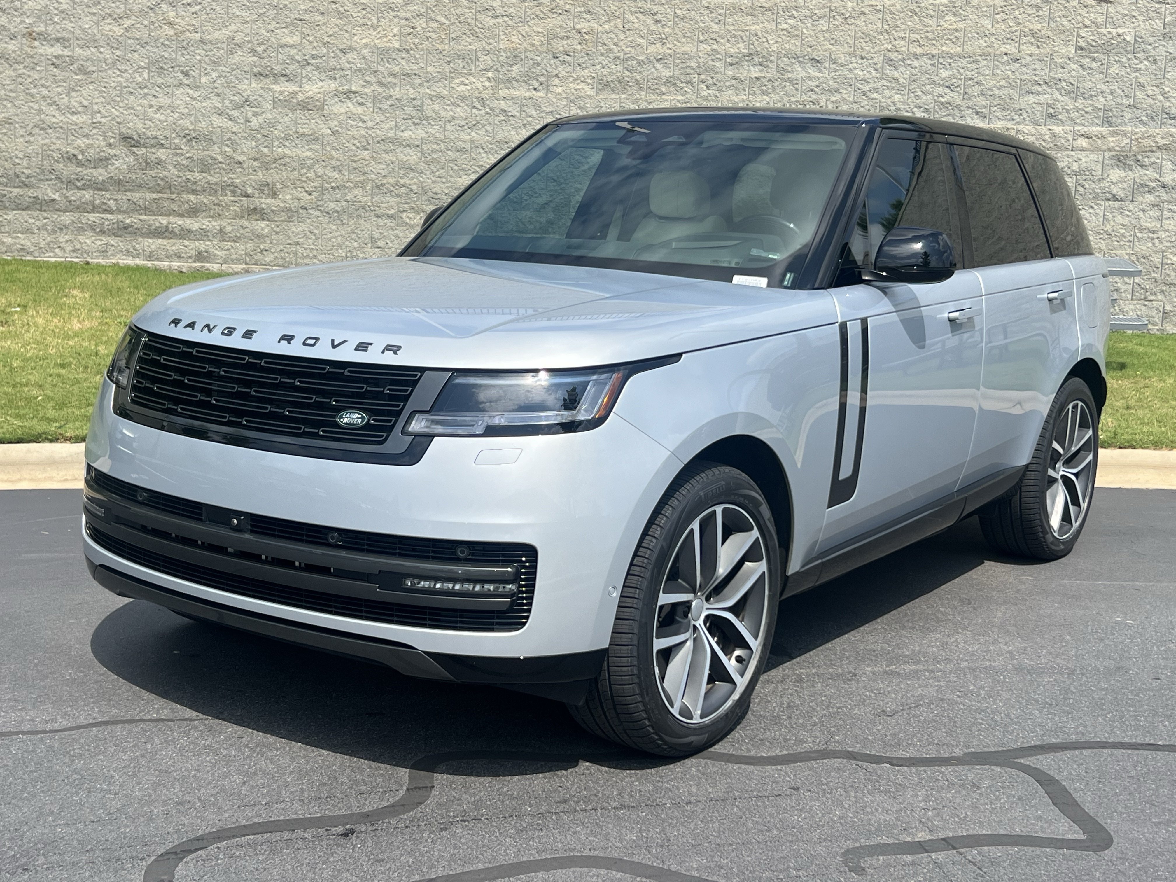 Certified 2025 Land Rover Range Rover SE AWD/4WD image 1