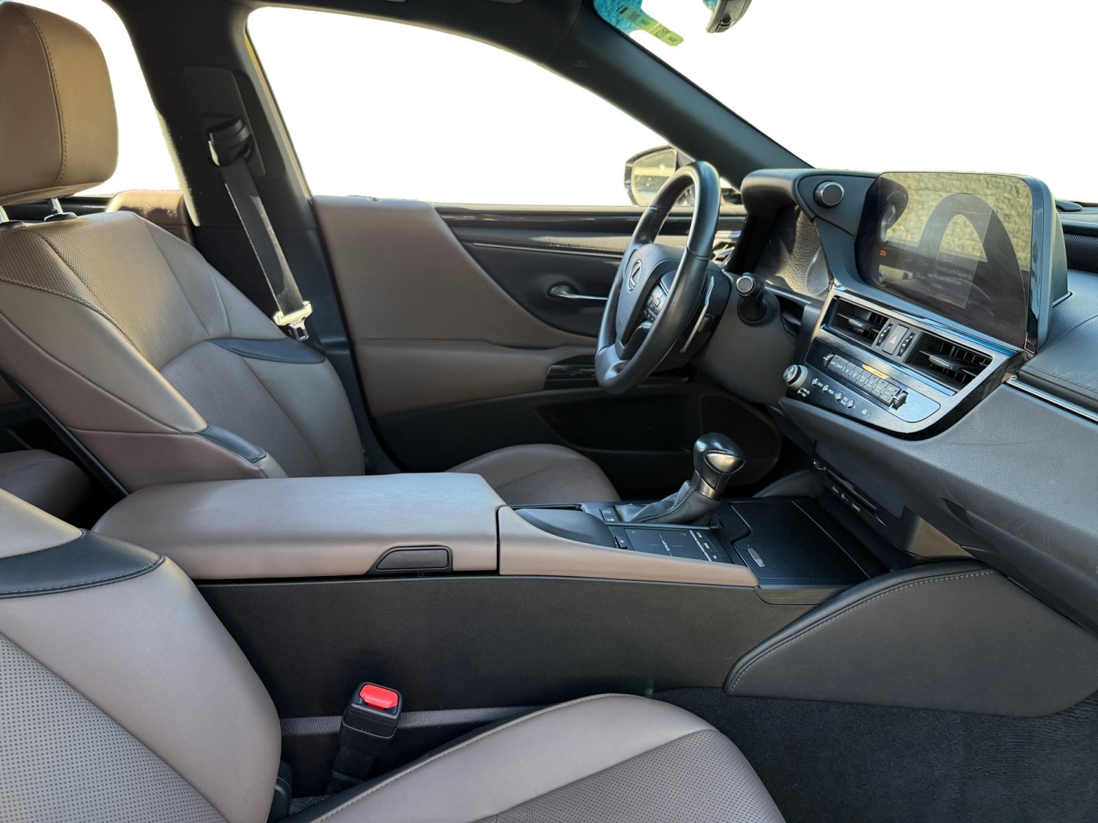 Used 2022 Lexus ES 300h w/ Accessory Package image 14