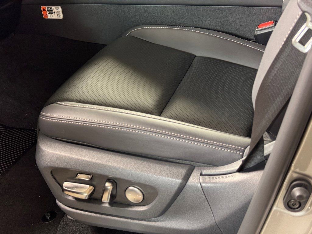 New 2025 Lexus LX 700h Luxury image 27