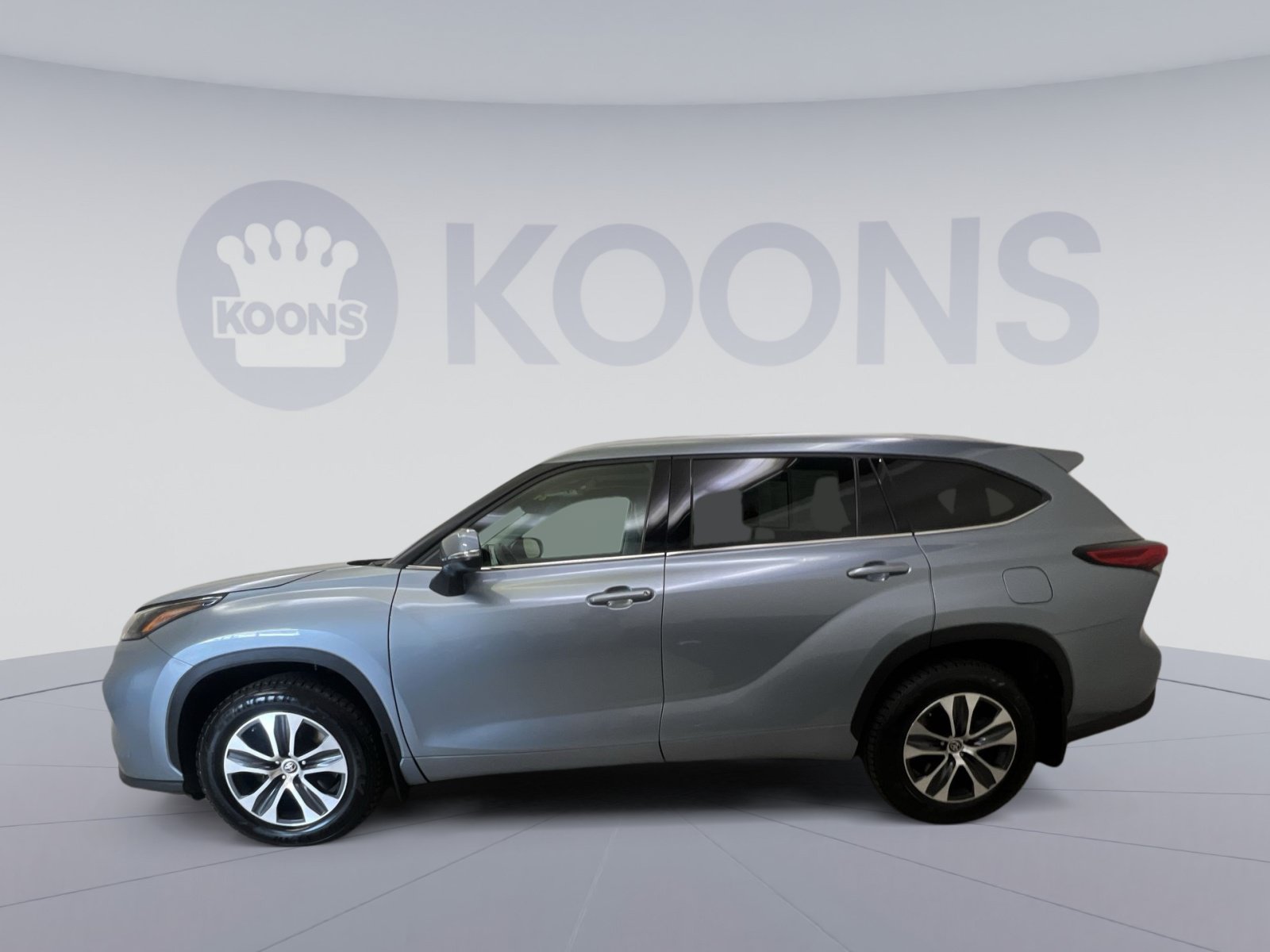 Used 2022 Toyota Highlander XLE AWD/4WD image 5