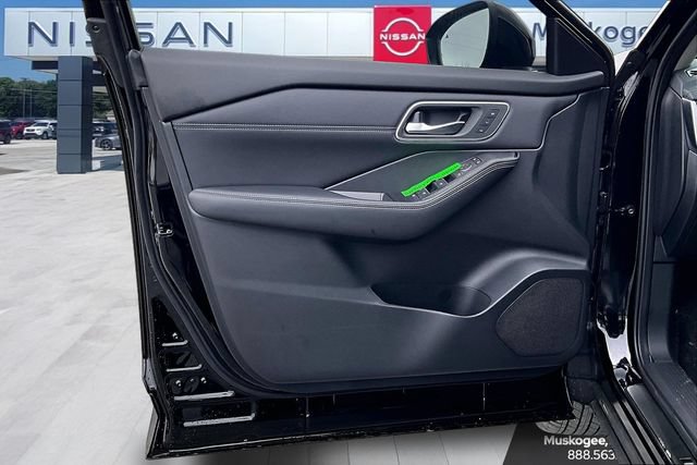 New 2026 Nissan Rogue Platinum w/ Tech Package AWD/4WD image 8