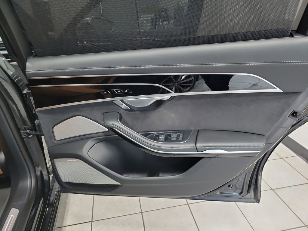 Used 2022 Audi S8 image 20