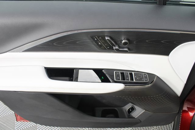 Used 2024 Cadillac Lyriq Sport image 16