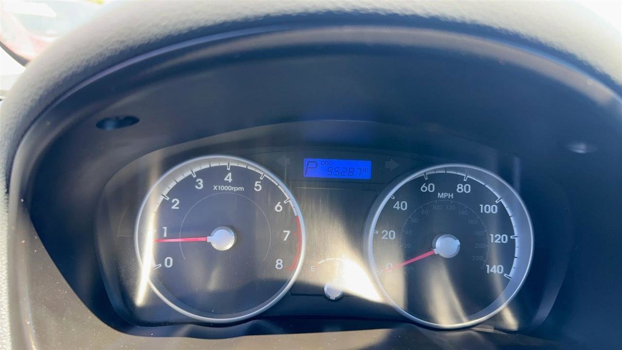 Used 2011 Hyundai Accent GS image 29