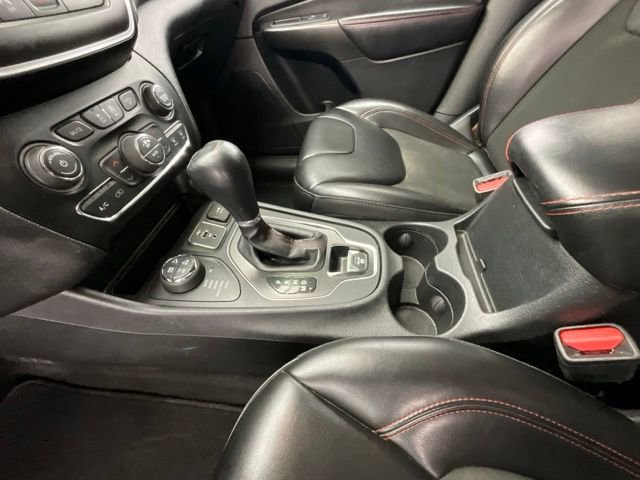 Used 2020 Jeep Cherokee Trailhawk w/ Cold Weather Group AWD/4WD image 19