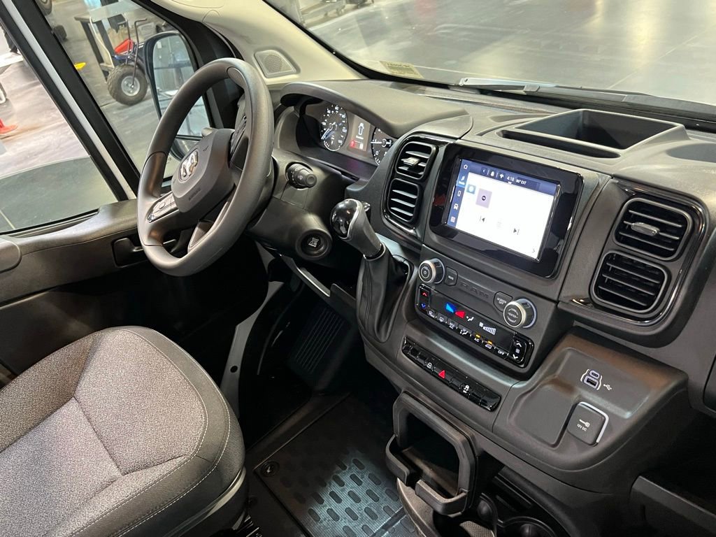 Used 2025 RAM ProMaster 2500 w/ Convenience Group image 28