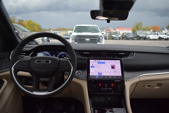 Used 2025 Jeep Grand Cherokee L Limited image 42