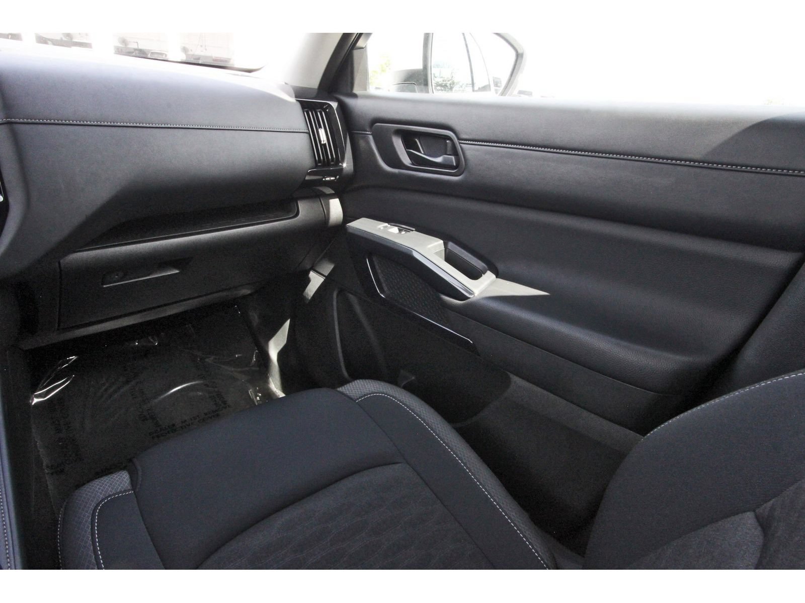 Used 2024 Nissan Pathfinder SV FWD image 13