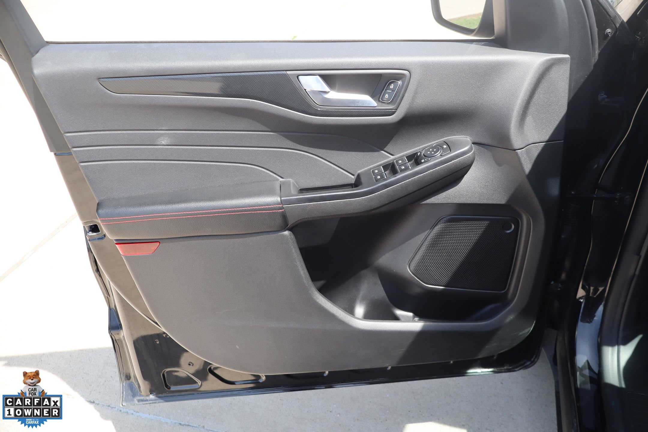 Used 2025 Ford Escape ST-Line Select AWD/4WD image 12