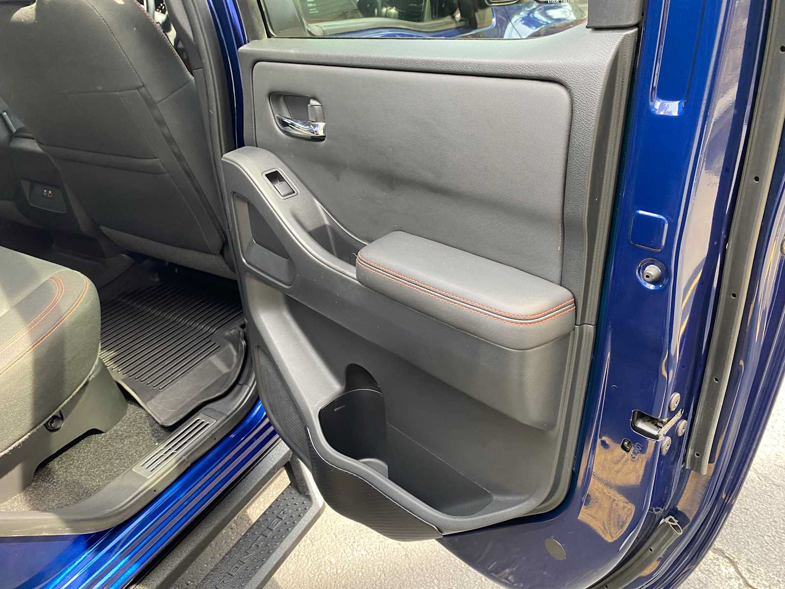Used 2022 Nissan Frontier PRO-4X w/ Technology Package AWD/4WD image 41