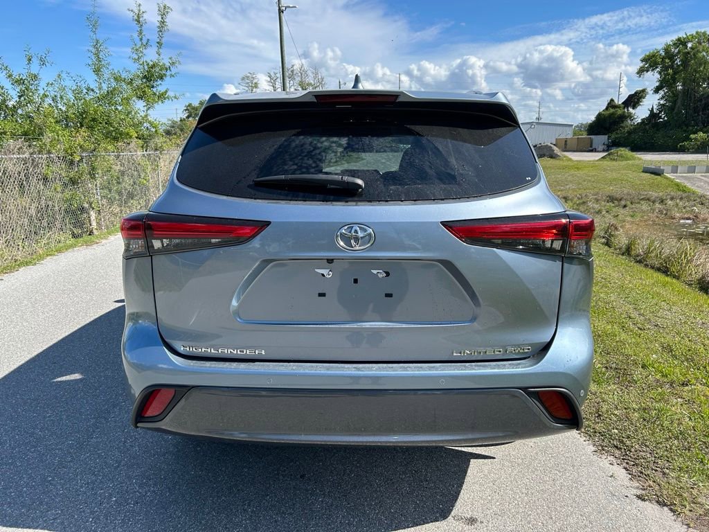 Used 2023 Toyota Highlander Limited AWD/4WD image 4