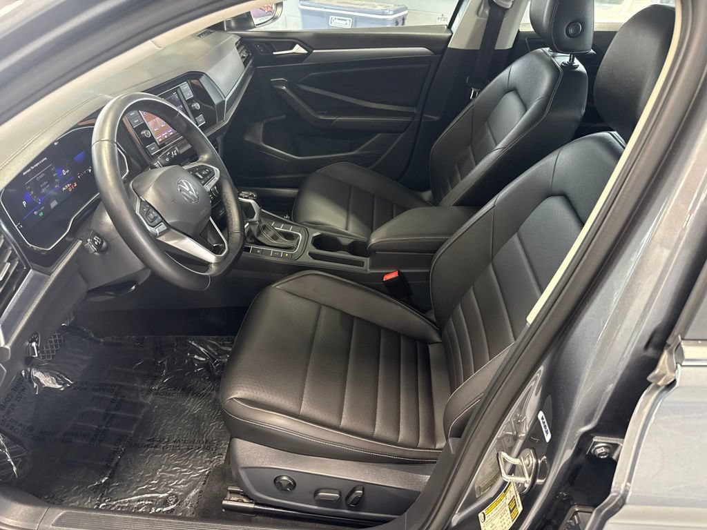 Used 2024 Volkswagen Jetta SE FWD image 13