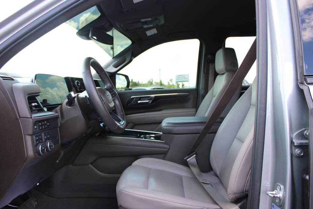 Used 2025 Chevrolet Tahoe Z71 w/ Comfort Package AWD/4WD image 26