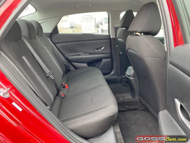 Used 2023 Hyundai Elantra SEL w/ Cargo Package image 7