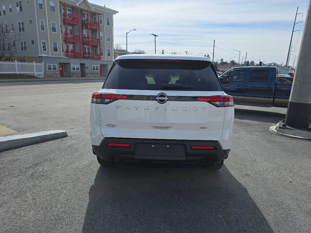Used 2025 Nissan Pathfinder S image 7