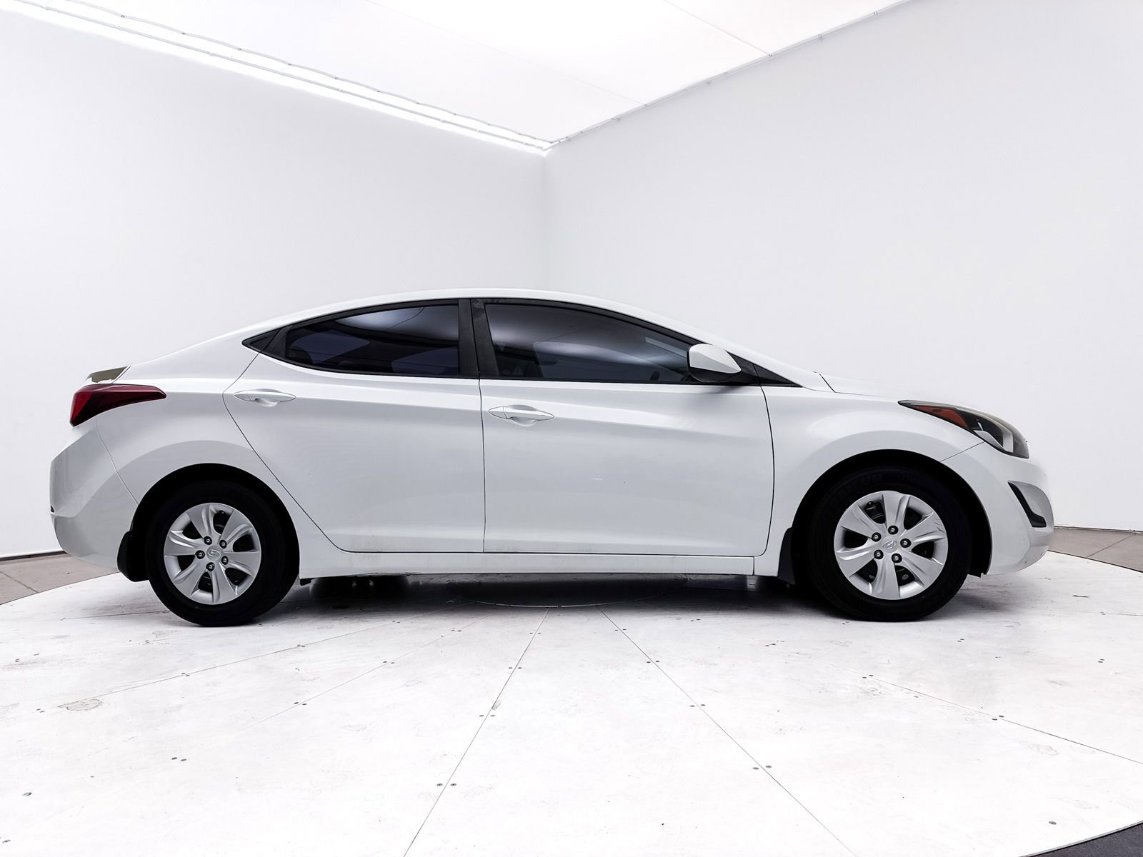 Used 2016 Hyundai Elantra SE image 28