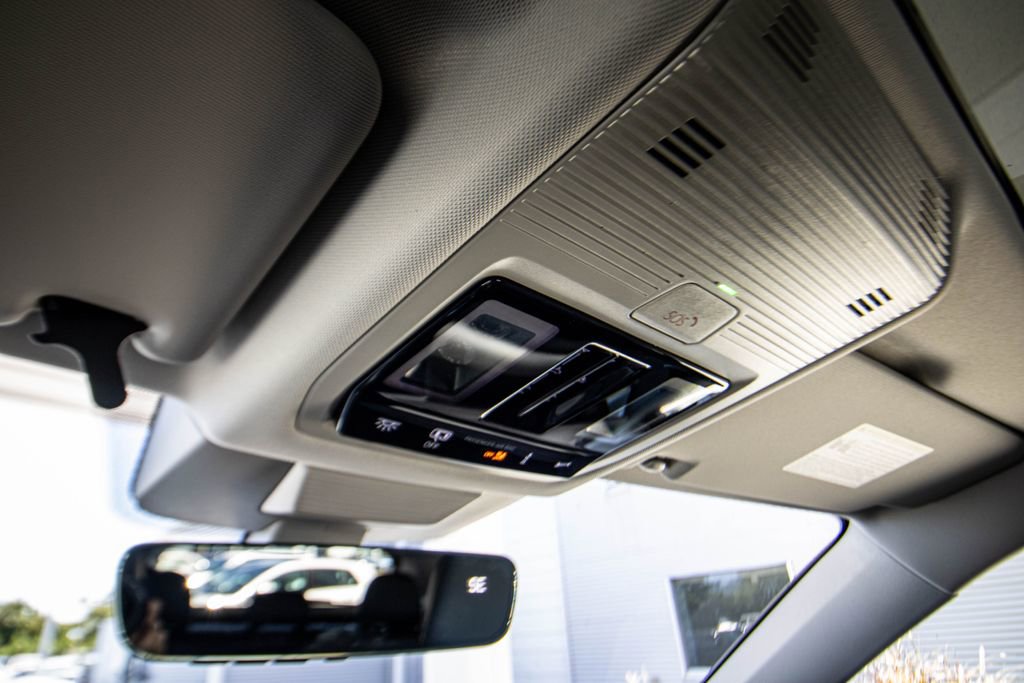 New 2026 Volkswagen Tiguan SE FWD image 33