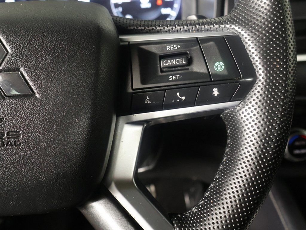 Used 2023 Mitsubishi Outlander SEL image 37