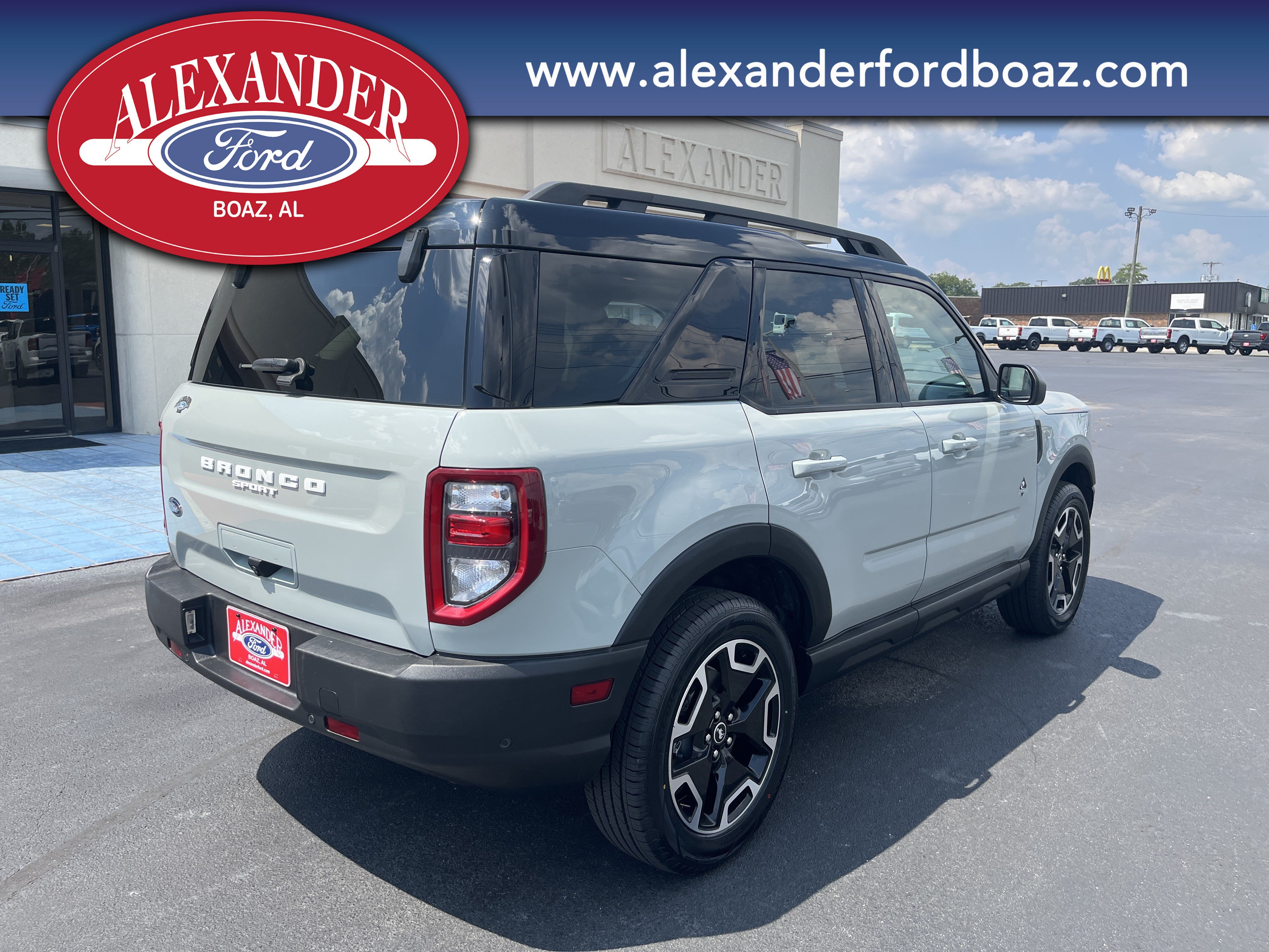 Used 2022 Ford Bronco Sport Outer Banks w/ Tech Package AWD/4WD image 4