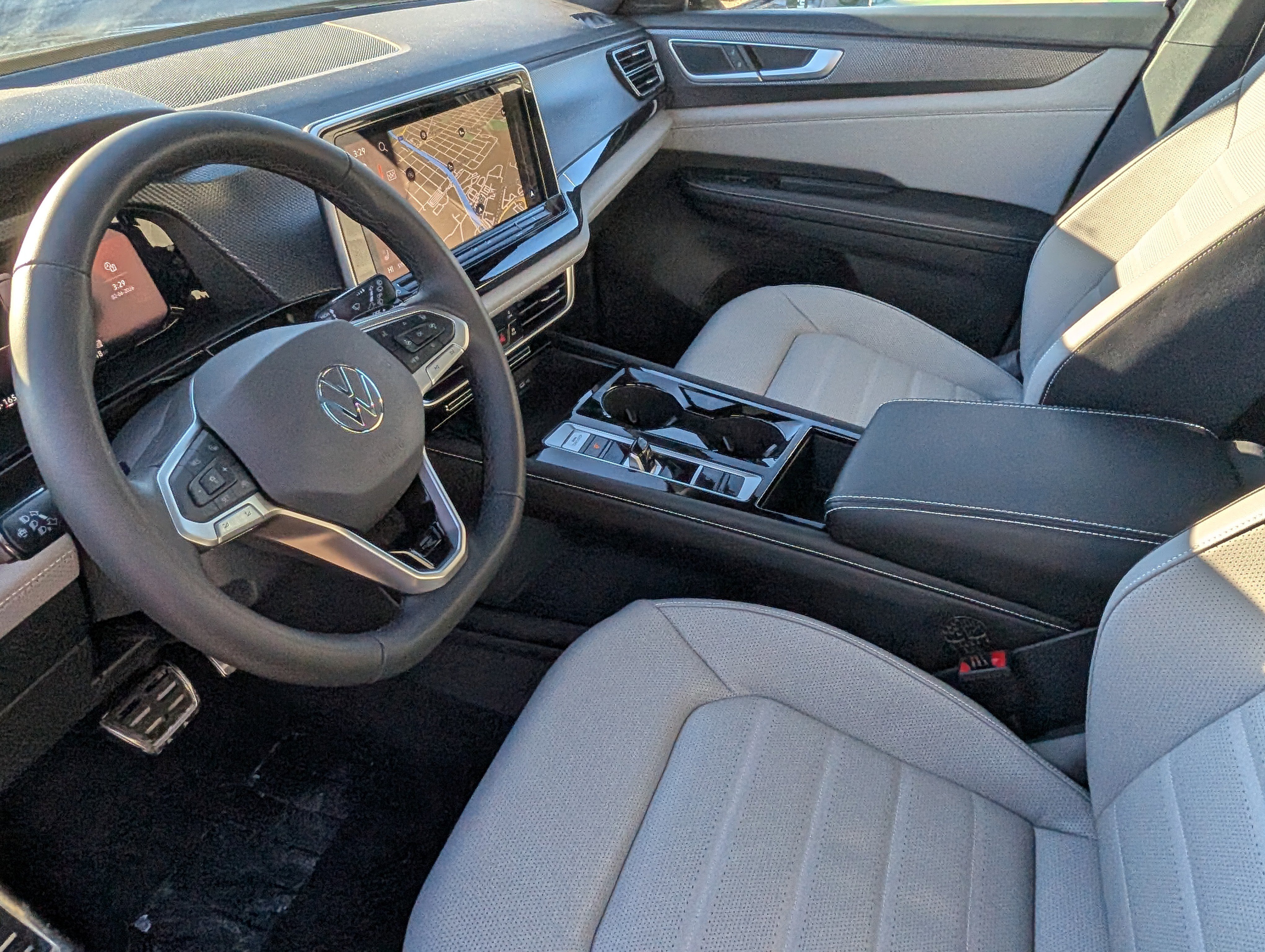 New 2026 Volkswagen Atlas Cross Sport SEL R-Line image 4