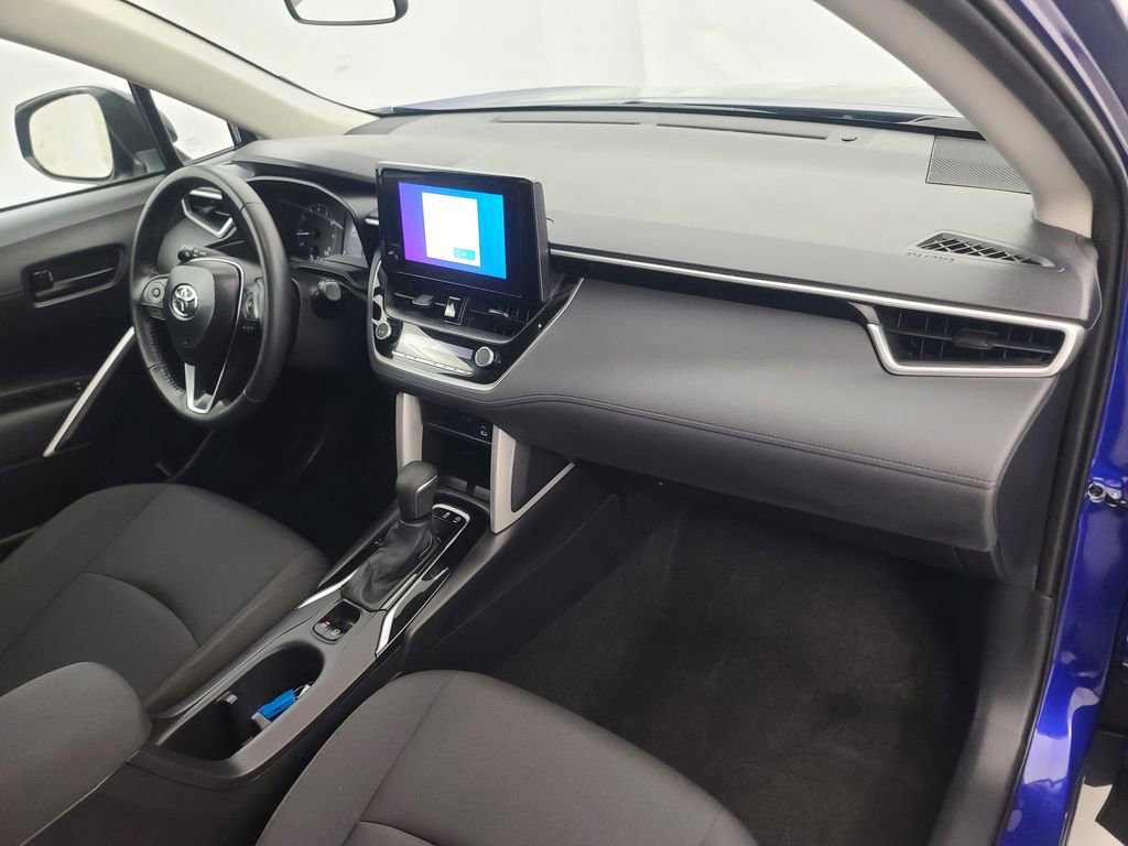 Used 2025 Toyota Corolla Cross LE image 15