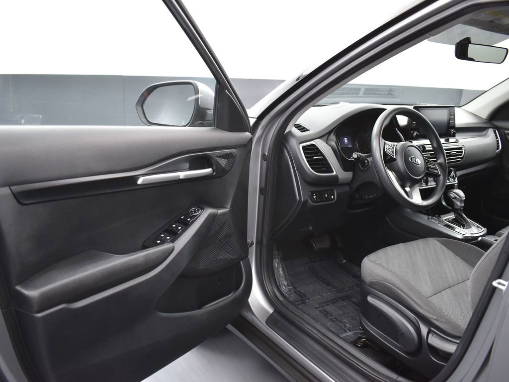Used 2021 Kia Seltos LX image 9