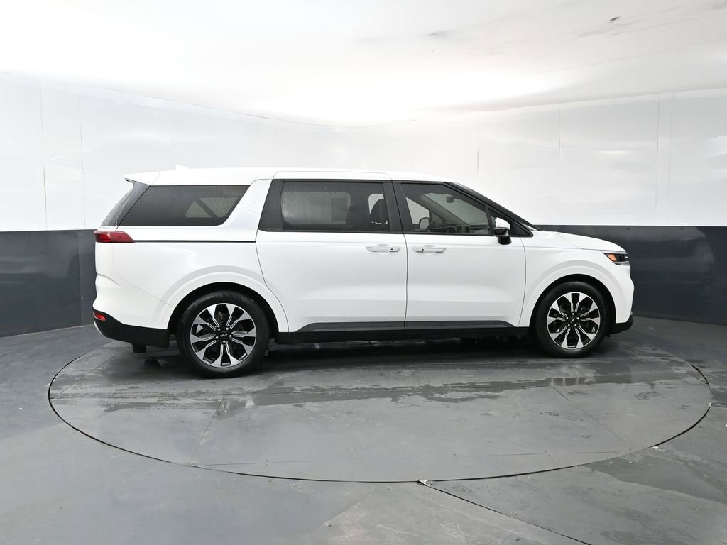 Used 2022 Kia Carnival EX FWD image 6