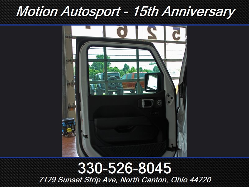 Used 2023 Jeep Wrangler Unlimited Sahara AWD/4WD image 17