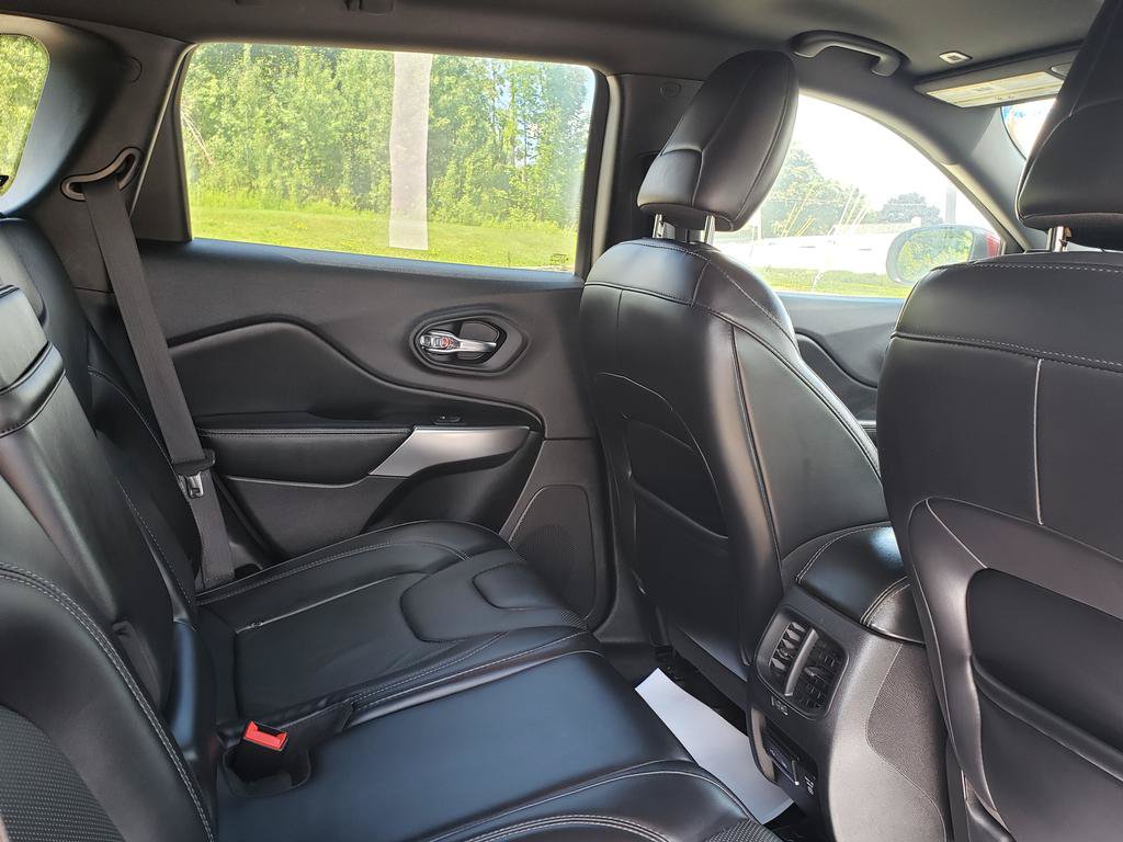 Used 2019 Jeep Cherokee High Altitude AWD/4WD image 18