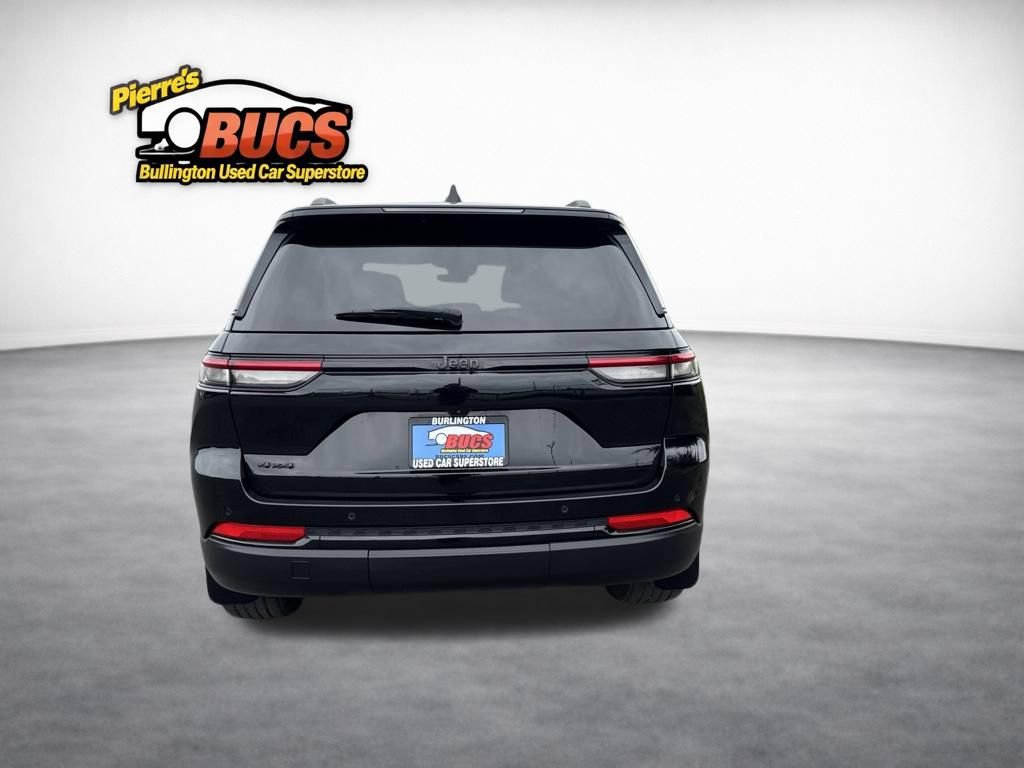 Used 2025 Jeep Grand Cherokee Altitude AWD/4WD image 4