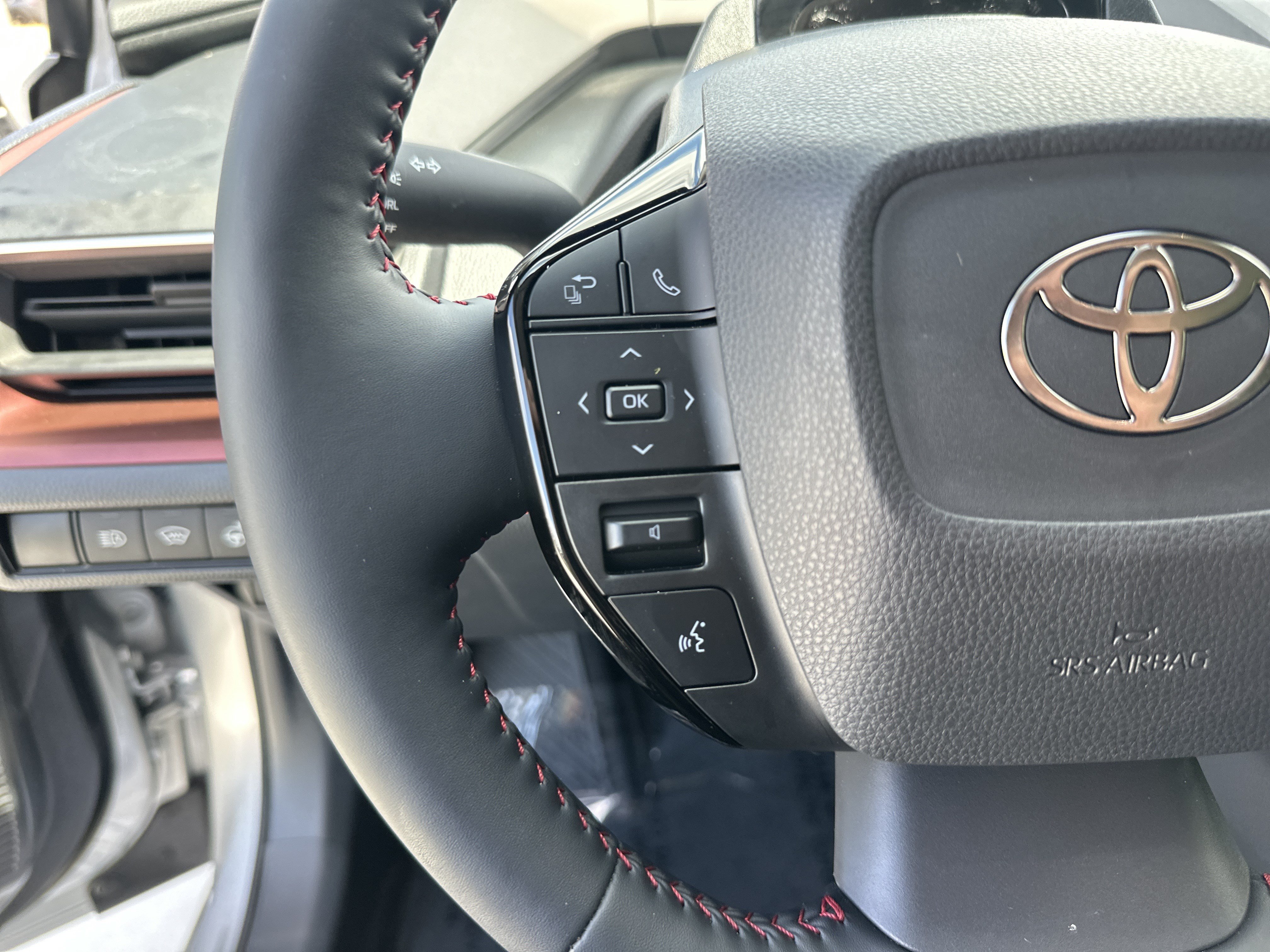Certified 2026 Toyota Prius Plug-In Hybrid FWD image 19
