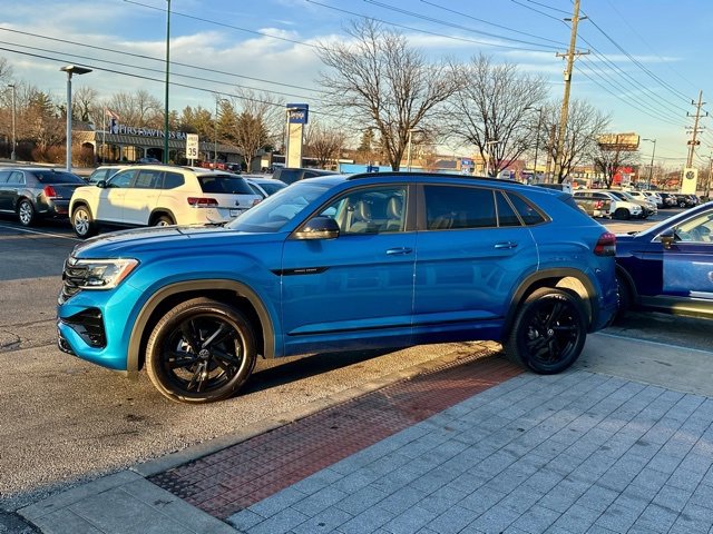 Certified 2025 Volkswagen Atlas Cross Sport SEL R-Line image 3