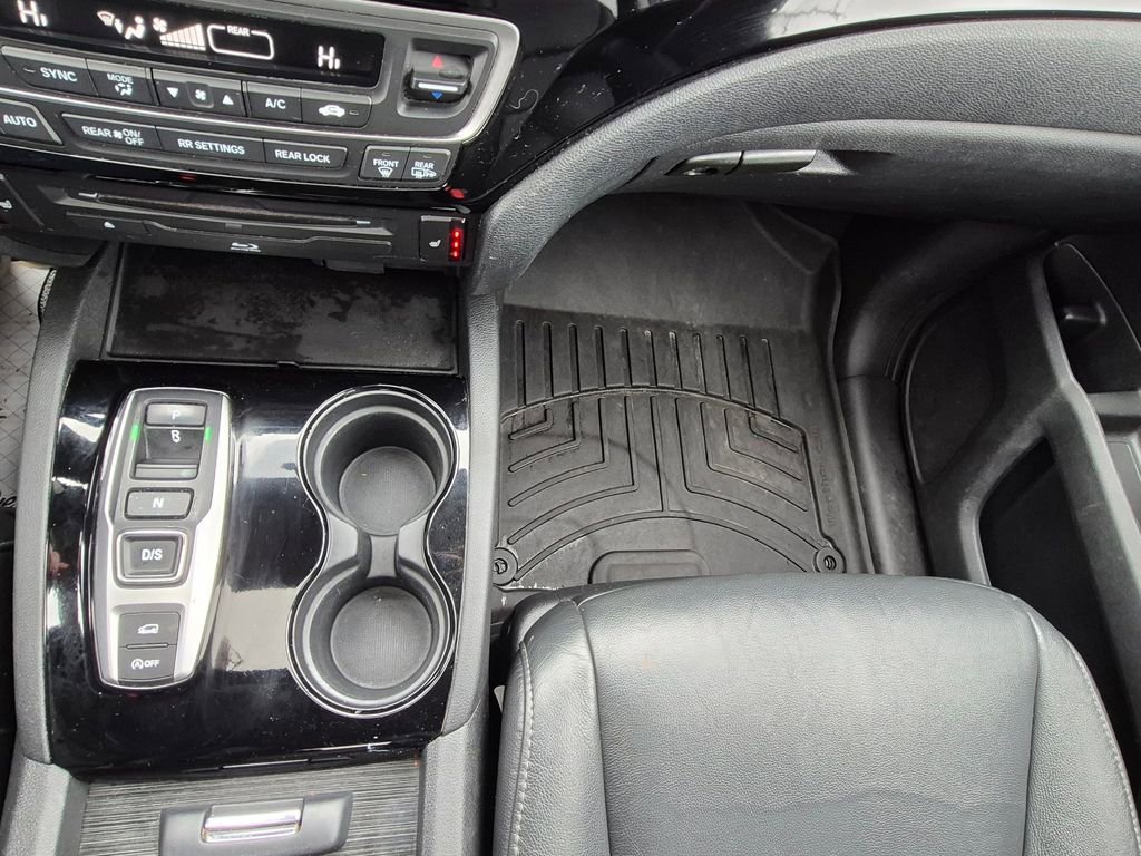 Used 2021 Honda Pilot Touring image 18